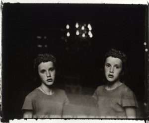 Fot. Sarah Moon, The Red Thread - 1999